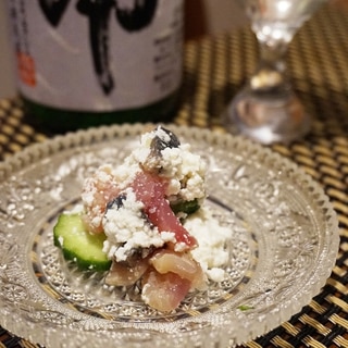 ワインに日本酒に、鰹とチーズのタルタル